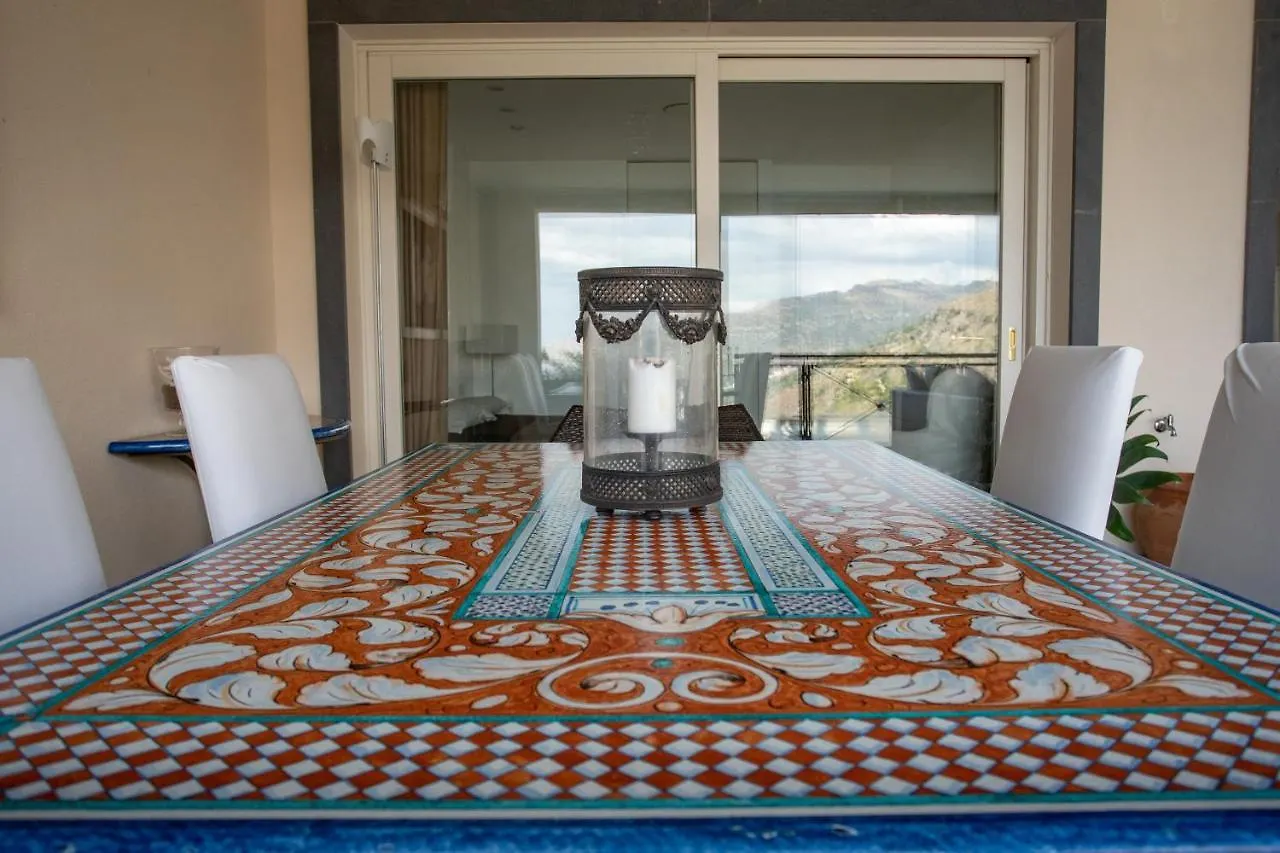 Beautiful Apartment In The Centre Of Taormine Italie